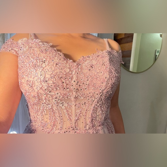 Beautiful woman’s dress for wedding or prom, cocktail parties good condition. - Picture 4 of 6